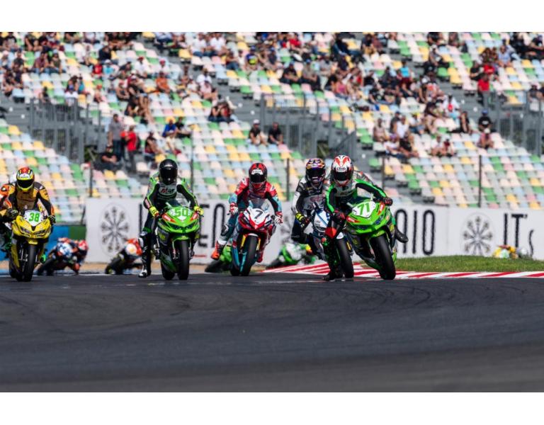 Deux victoires pour Kawasaki ruinent la lutte pour le titre