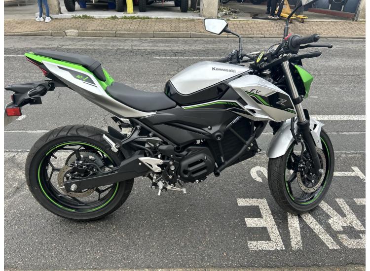 KAWASAKI Ze-1
