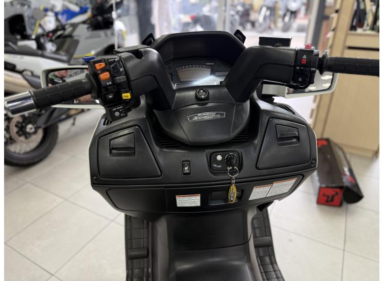 SUZUKI BURGMAN 650 EXECUTIVE 
